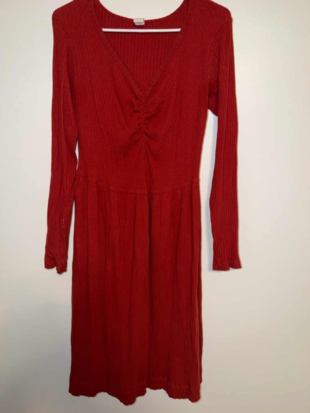 kate quinn Red Ribbed V‑Neck Midi Dress